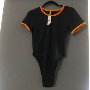 Short sleeve body suit